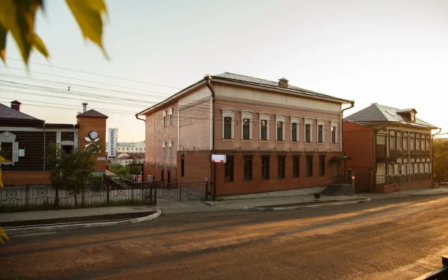 Гостиница Sovetskaya Themed Hotel в Иркутске отзывы, цены и фото номеров - забронировать гостиницу Sovetskaya Themed Hotel онлайн Иркутск вид на фасад