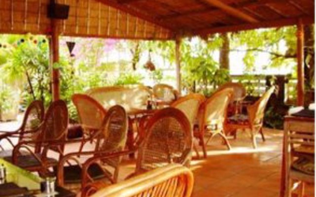 Little Garden Guesthouse Restaurant In Kampot Cambodia - 