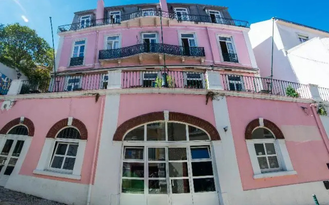 Отель Hostal Equity Point Lisboa Лиссабон вид на фасад
