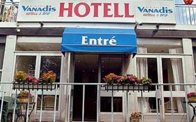 Отель Vanadis Hotell & Bad вид на фасад