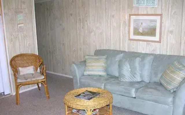 Old Wharf 32 1 Br condo by RedAwning