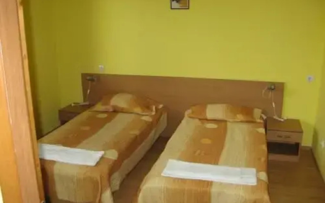 Отель Fears Baket Apartment in Shumen Complex Болгария, Солнечный берег - отзывы, цены и фото номеров - забронировать отель Fears Baket Apartment in Shumen Complex онлайн комната для гостей