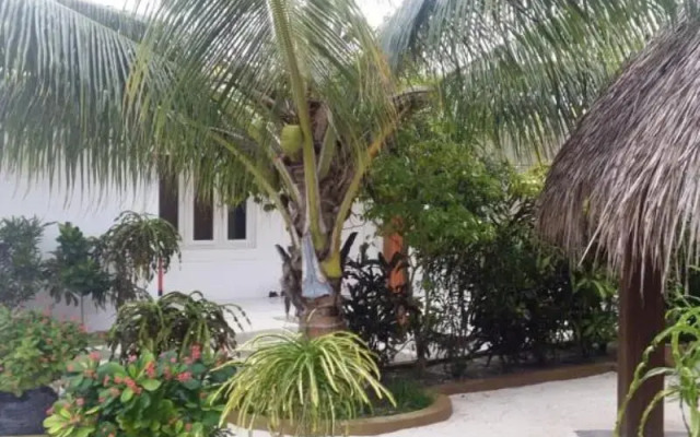 Отель Asuruma View Guest House Ханимаду вид на фасад