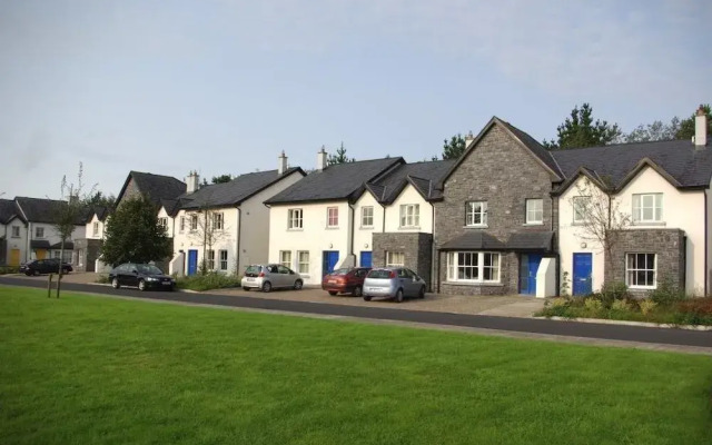 Отель Bunratty West Holiday Homes вид на фасад