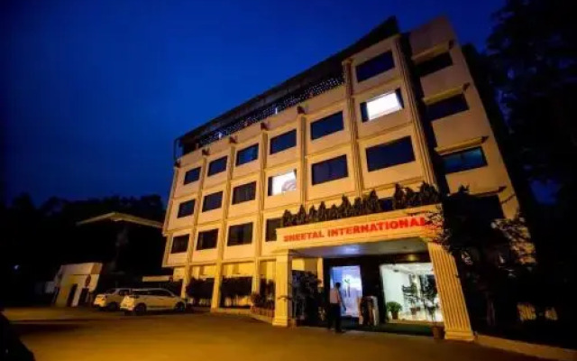 Hotel Sheetal International Rain Basera вид на фасад