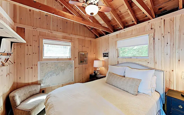 180 King Phillips Cabin