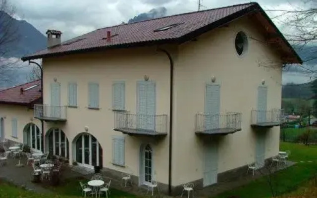 Отель Residence Antico Crotto Порлецца вид на фасад