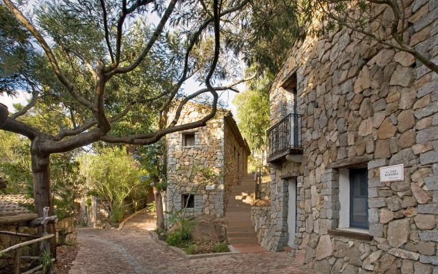 Отель Arbatax Park Resort Borgo Cala Moresca вид на фасад