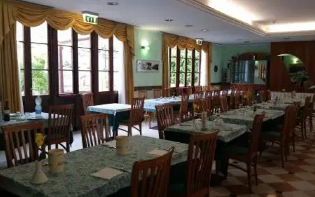 La Pace Hotel