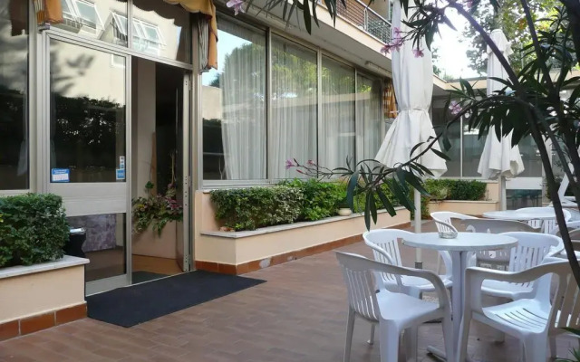 Hotel Pupa вид на фасад