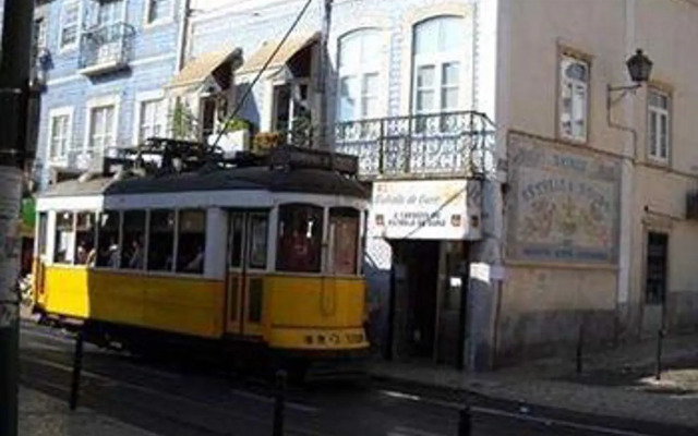 Отель Private Rooms/Duplex Apt.@Lisbon Center вид на фасад
