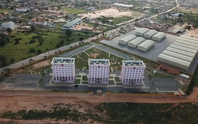 iu Hotel Luanda Viana вид на фасад
