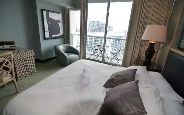 Icon Brickell W Hotel and Residences