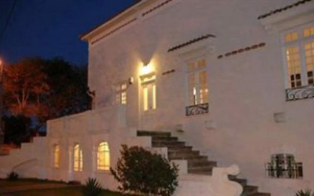 Отель Roses Village Bed And Breakfast вид на фасад