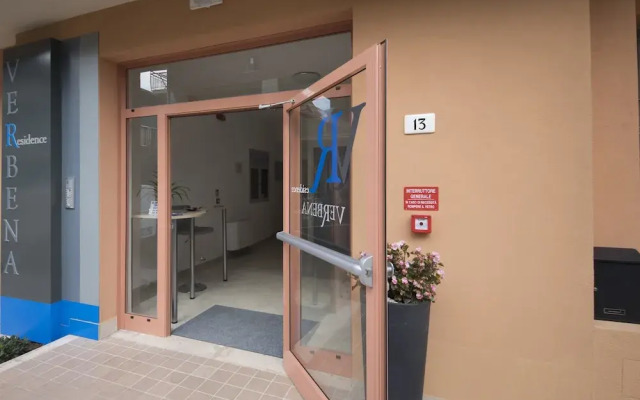 Отель Residence Verbena Римини вид на фасад