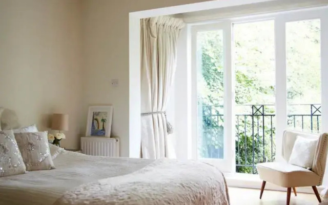 Отель Veeve Netherhall Gardens 3 Bed Family Home With Garden Hampstead комната для гостей