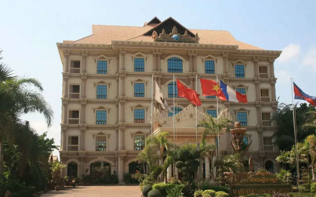Majestic Oriental Hotel вид на фасад