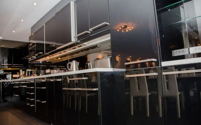 Отель Just Renovated 138m2 On The Seine вид на фасад