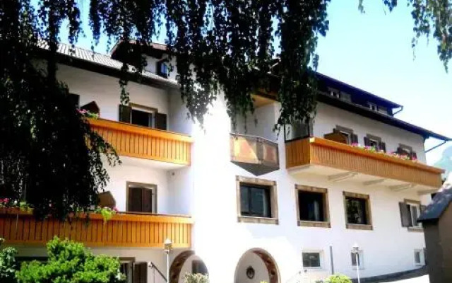 Отель Pension & Residence Josefsheim Freiberghof Лана вид на фасад