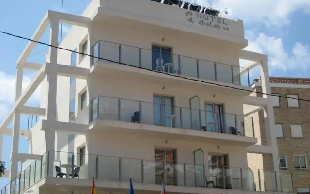 Отель El Chalet вид на фасад