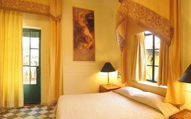 Отель Trocadero Suites Гвадалахара комната для гостей