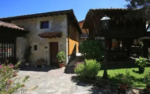 Отель La Casina de la Arquera вид на фасад