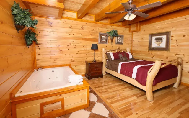 Family Valley 6 Br cabin by RedAwning