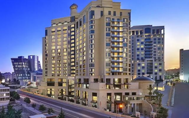 Отель The St. Regis Amman вид на фасад