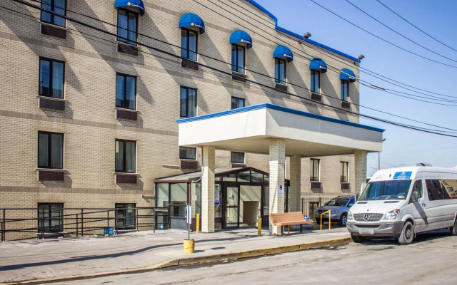 Отель Comfort Inn JFK Airport США, Нью-Йорк - 1 отзыв об отеле, цены и фото номеров - забронировать отель Comfort Inn JFK Airport онлайн вид на фасад