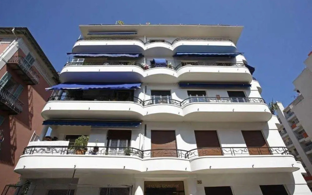 Апартаменты Apartment White вид на фасад