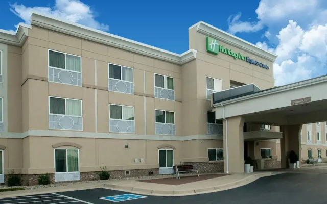 Holiday Inn Express Hotel & Suites Jasper вид на фасад