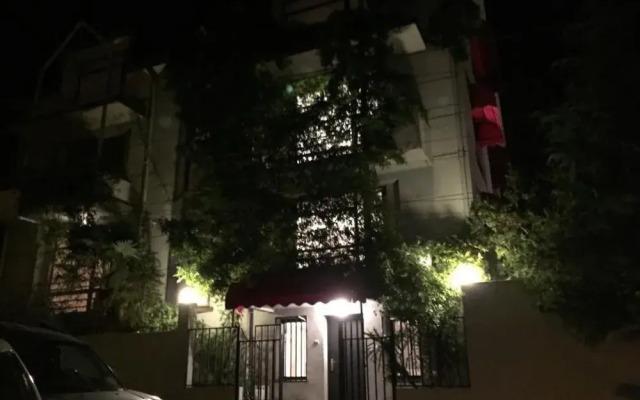 Отель Comfort Hotel Грузия, Тбилиси - отзывы, цены и фото номеров - забронировать отель Comfort Hotel онлайн вид на фасад