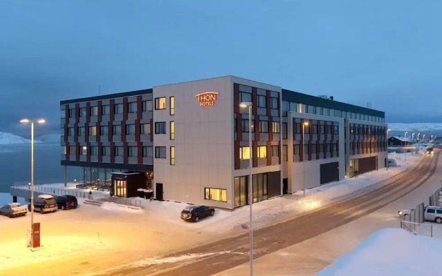 Отель Thon Hotel Kirkenes Норвегия, Киркенес - 1 отзыв об отеле, цены и фото номеров - забронировать отель Thon Hotel Kirkenes онлайн вид на фасад