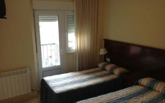 Отель Hostal San Froilan вид на фасад