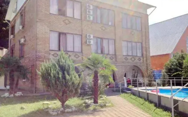 Hotel Lazurnaya Plus вид на фасад