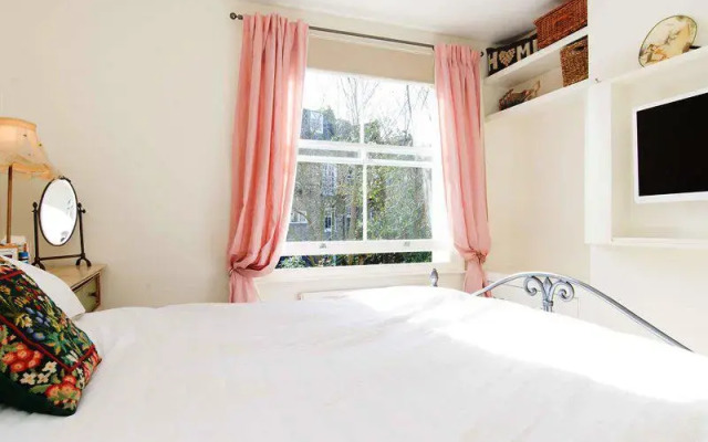 Отель Veeve Light And Open 2 Bed House Moore Park Road Fulham комната для гостей