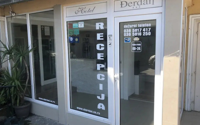 Hotel Djerdan вид на фасад