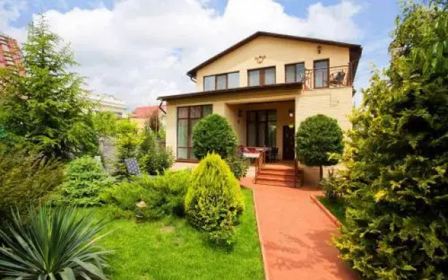 Отель LUX Private House near Arcadia Одесса вид на фасад