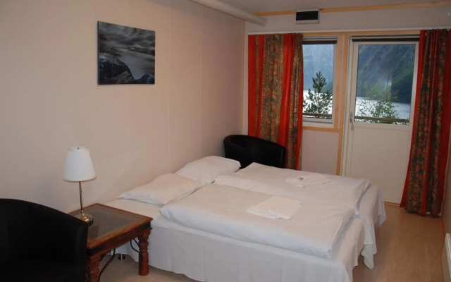 Отель Hellesylt Hostel and Motel Норвегия, Странда - отзывы, цены и фото номеров - забронировать отель Hellesylt Hostel and Motel онлайн комната для гостей