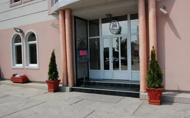 Hotel Stari Krovovi Нови Сад вид на фасад