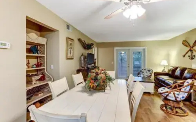 Amelia Landings Condo, Easy Access to the Pool and Short Walk to the Beach by RedAwning