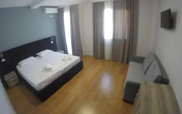 Hotel Perandor Durres комната для гостей
