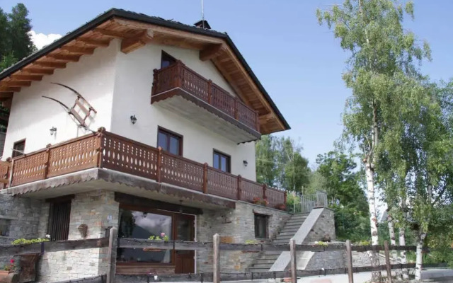 Отель Chambres D'hotes Les Fleurs Грессан вид на фасад