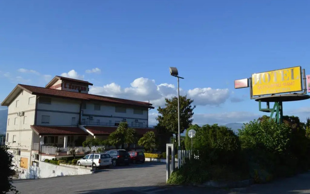 L' Espero Hotel Фонди вид на фасад