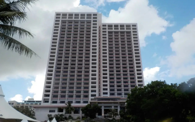 Отель Pacific Islands Club Guam вид на фасад