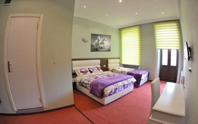 Antiques Hotel