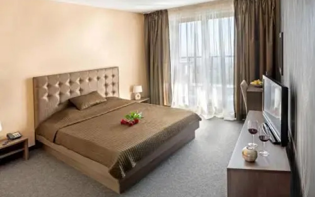 Face Hotel вид на фасад