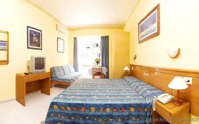 Отель Ok Hotel Beach Испания, Ивиса - отзывы, цены и фото номеров - забронировать отель Ok Hotel Beach онлайн комната для гостей