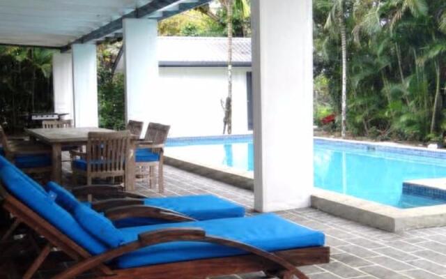 Отель Nanettes Accommodation Вити-Леву бассейн