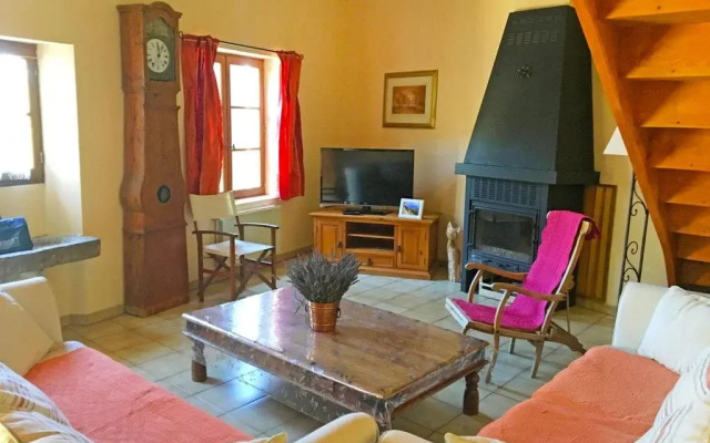 Отель Holiday home La Maison Du Brun Besignan комната для гостей